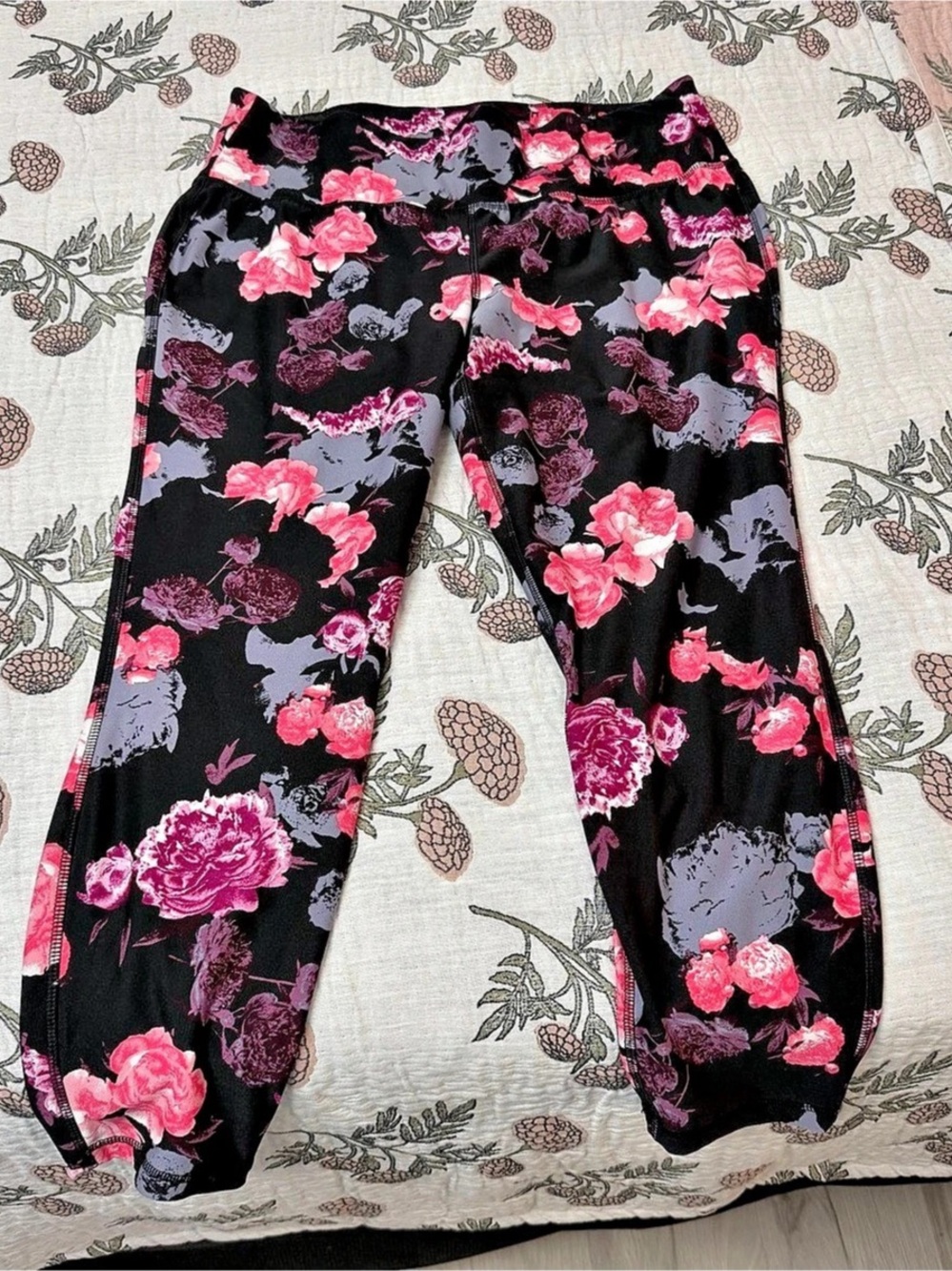 LIVI Floral Athletic Leggings in Black & Pink